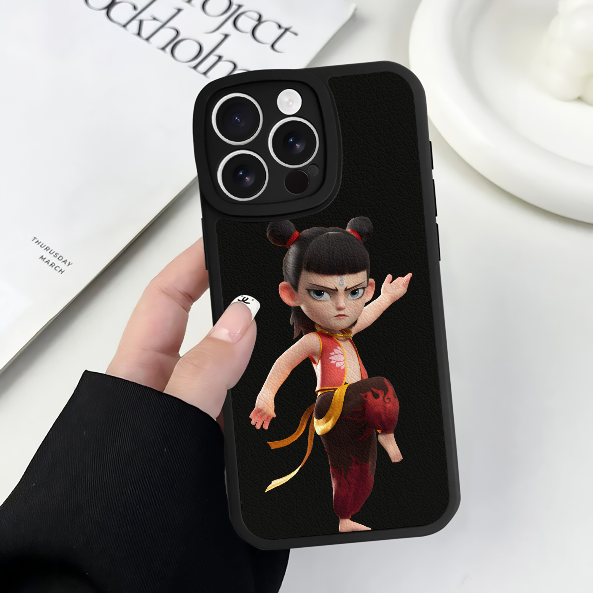 （画像用） Ne Zha 2 ナタ 魔童の大暴れ 【iPhone 16シリーズ対応】シリコンスマホケース（レザー調） 材質：シリコン